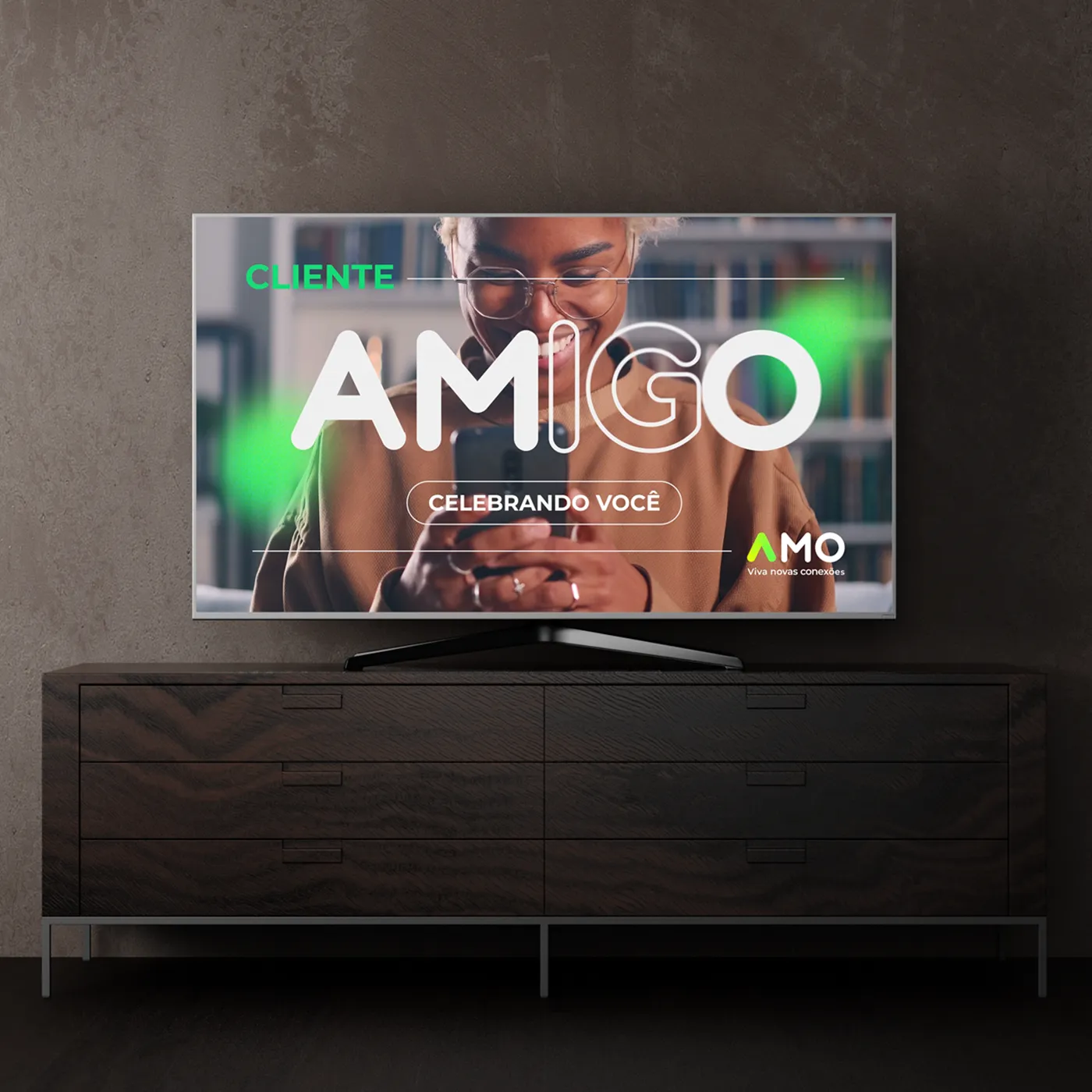 Comercial de TV AMO INTERNET - Motion Design (After Effects) para Dia do Amigo pelo designer Igor Veronesi - Região dos Lagos, RJ.