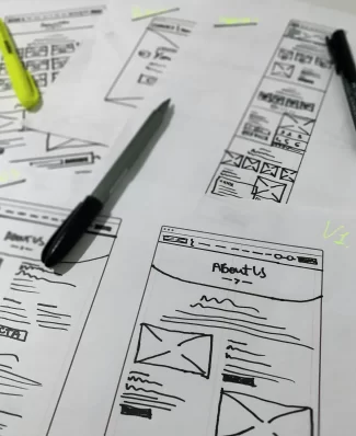 Wireframes de baixa fidelidade em papel para o website Anything Wet Pools & Spa, por Igor Veronesi.